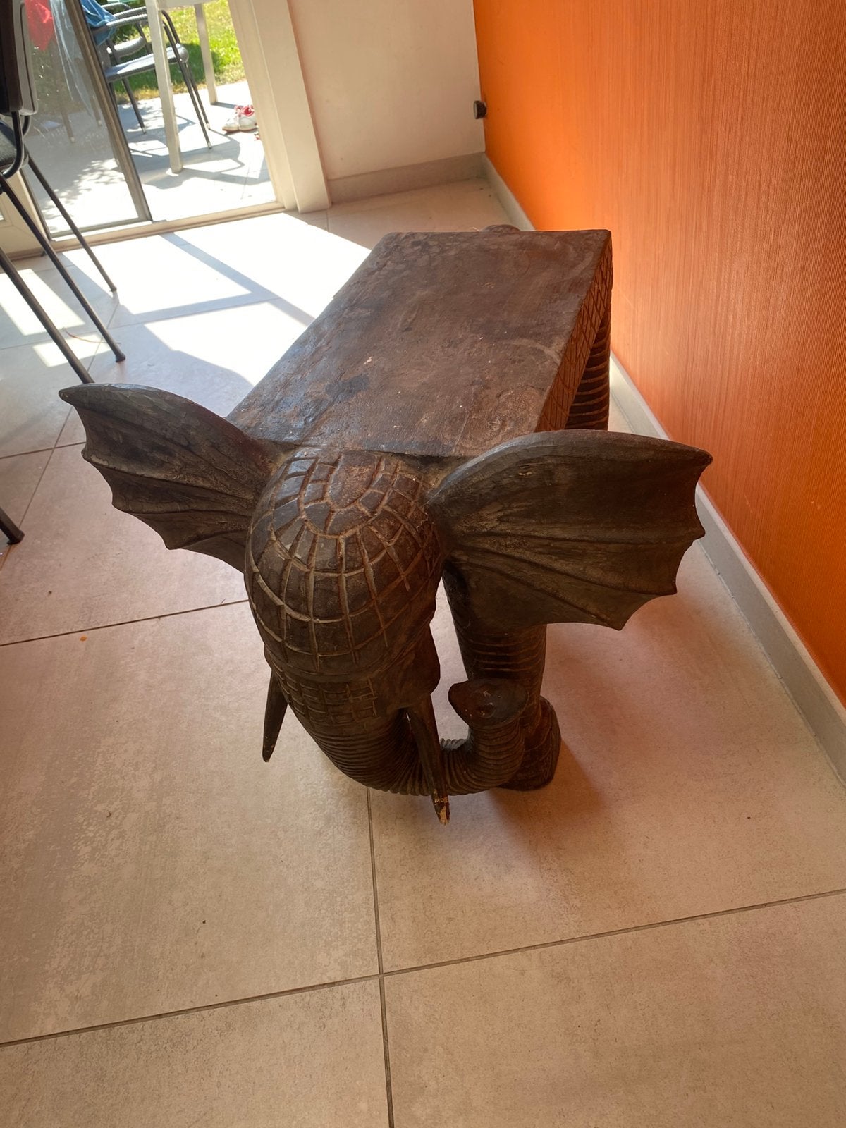 Bijzet tafel olifant, Ophalen