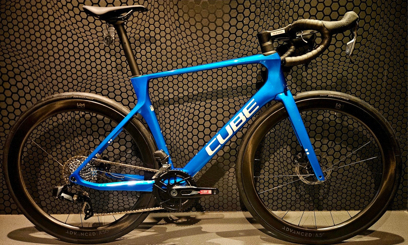 Cube Agree C:62 EX €3149
maat 56 / center-top 50cm
carbo, Fietsen en Brommers, Fietsen | Racefietsen, Nieuw, Carbon, Ophalen