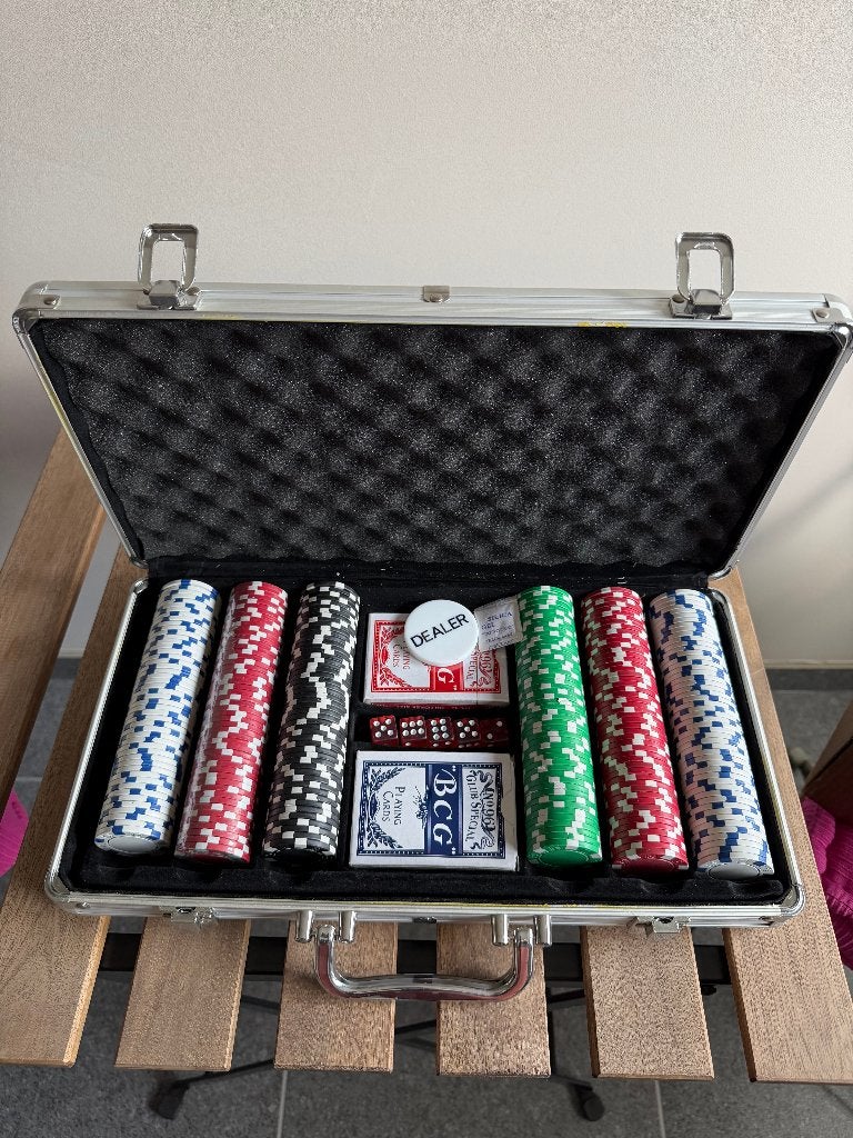 Pokerset, Hobby & Loisirs créatifs, Jeux de société | Jeux de cartes, Cinq joueurs ou plus, Enlèvement, Comme neuf