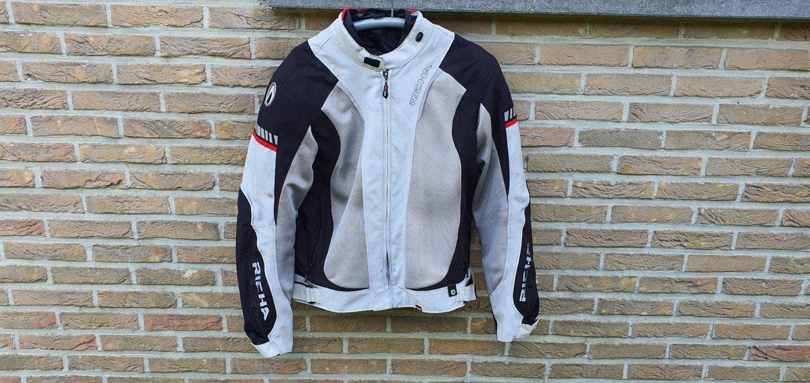 Richa zomermotorjas met uitneembare binnenvoering, Motoren, Ophalen