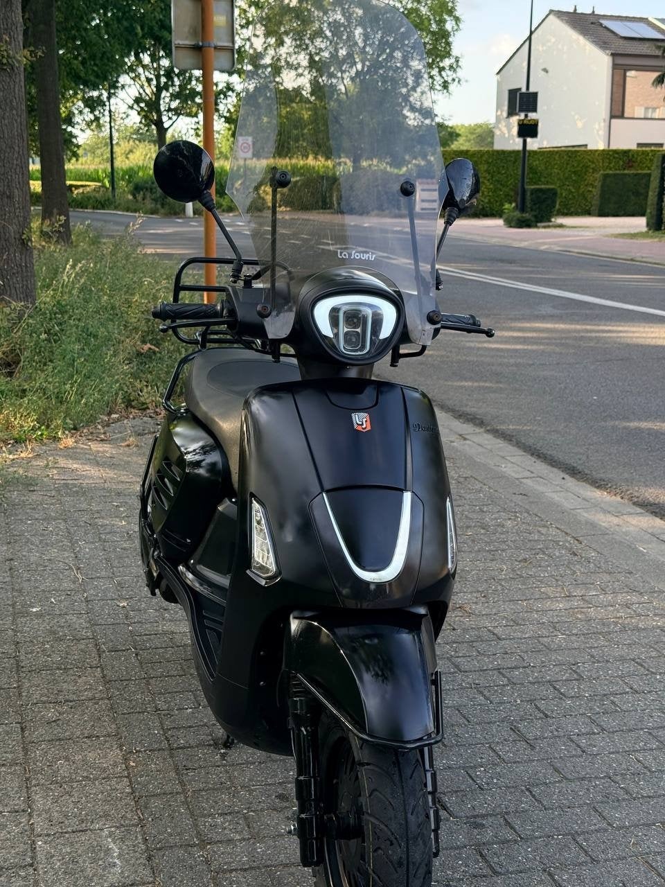 Trottinette Classe B La souris designo 2023, Vélos & Vélomoteurs, Vélomoteurs & Scooters bridés, Autres marques, Comme neuf, Enlèvement