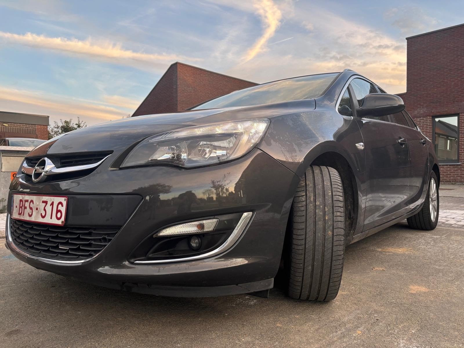 Opel Astra Sports Tourer homologué pour la vente depuis 2 an, Achat, Diesel, Particulier, Astra