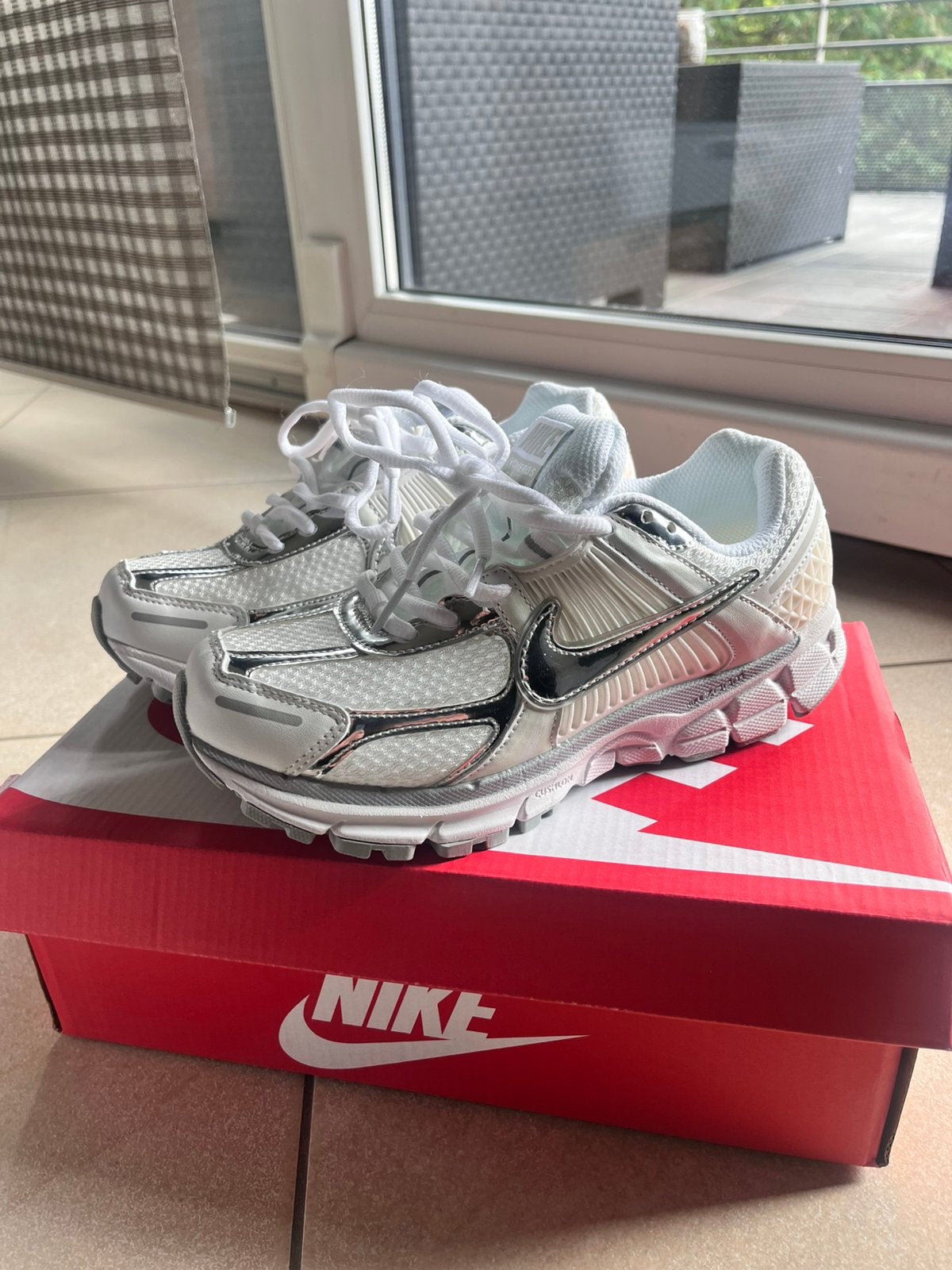 Nike Zoom Vomero 5, Ophalen of Verzenden, Nieuw, Schoenen