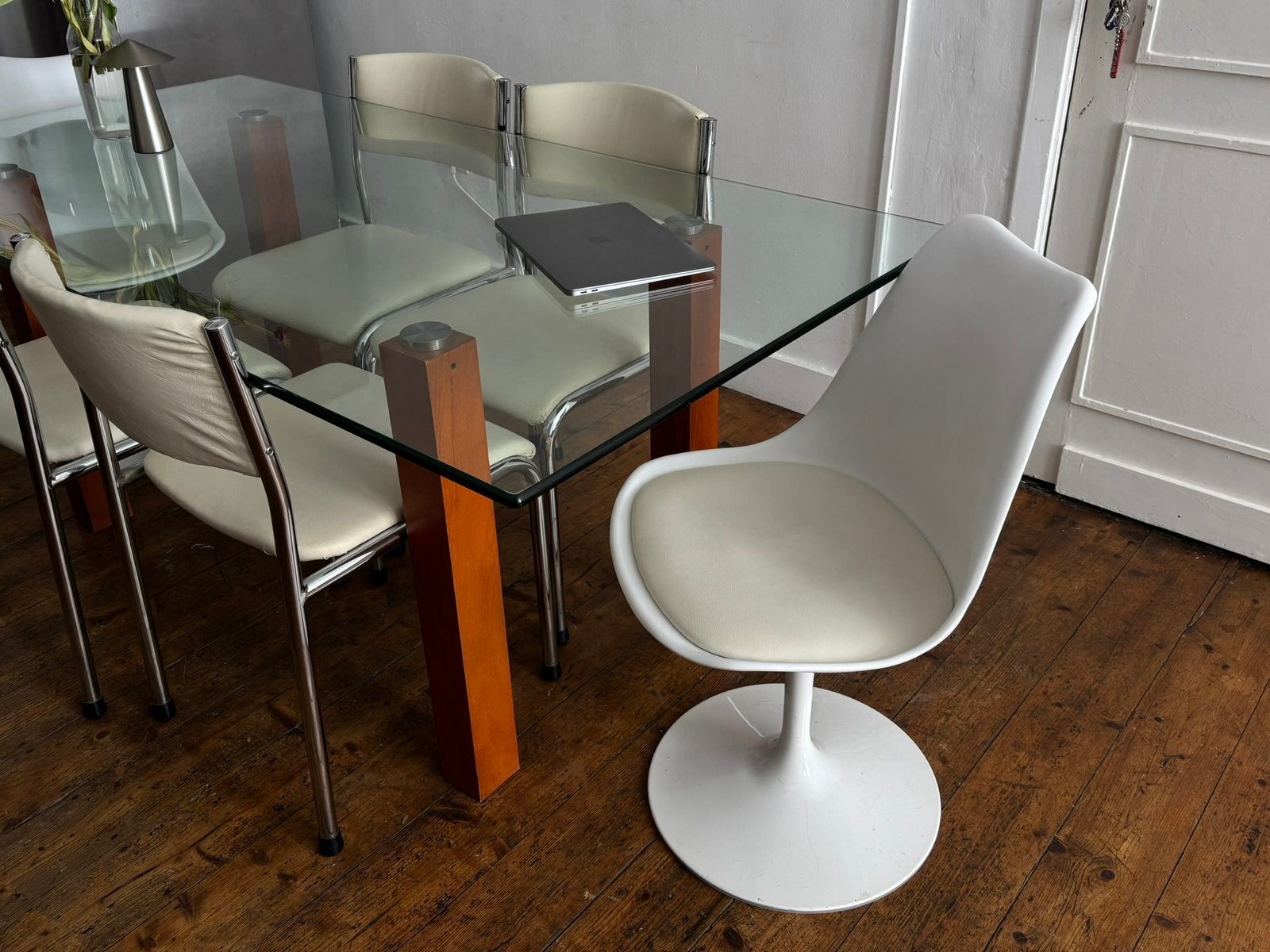 Witte tulip chair 1 stuk, Huis en Inrichting, Stoelen, Ophalen, Zo goed als nieuw