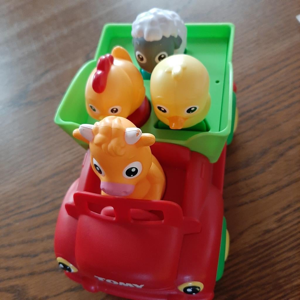 Auto met 4 diertjes die geluid kunnen maken .Merk Tomy., Kinderen en Baby's, Ophalen