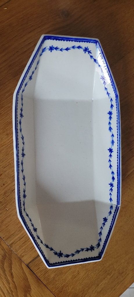 Ravier en porcelaine tendre de Tournai  "Laurier fleuri", Enlèvement