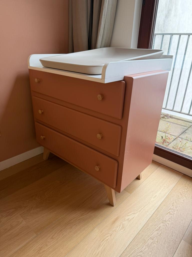 Leander kussen met tafel, Kinderen en Baby's, Kinderkamer | Commodes en Kasten, Ophalen, Zo goed als nieuw, Kast