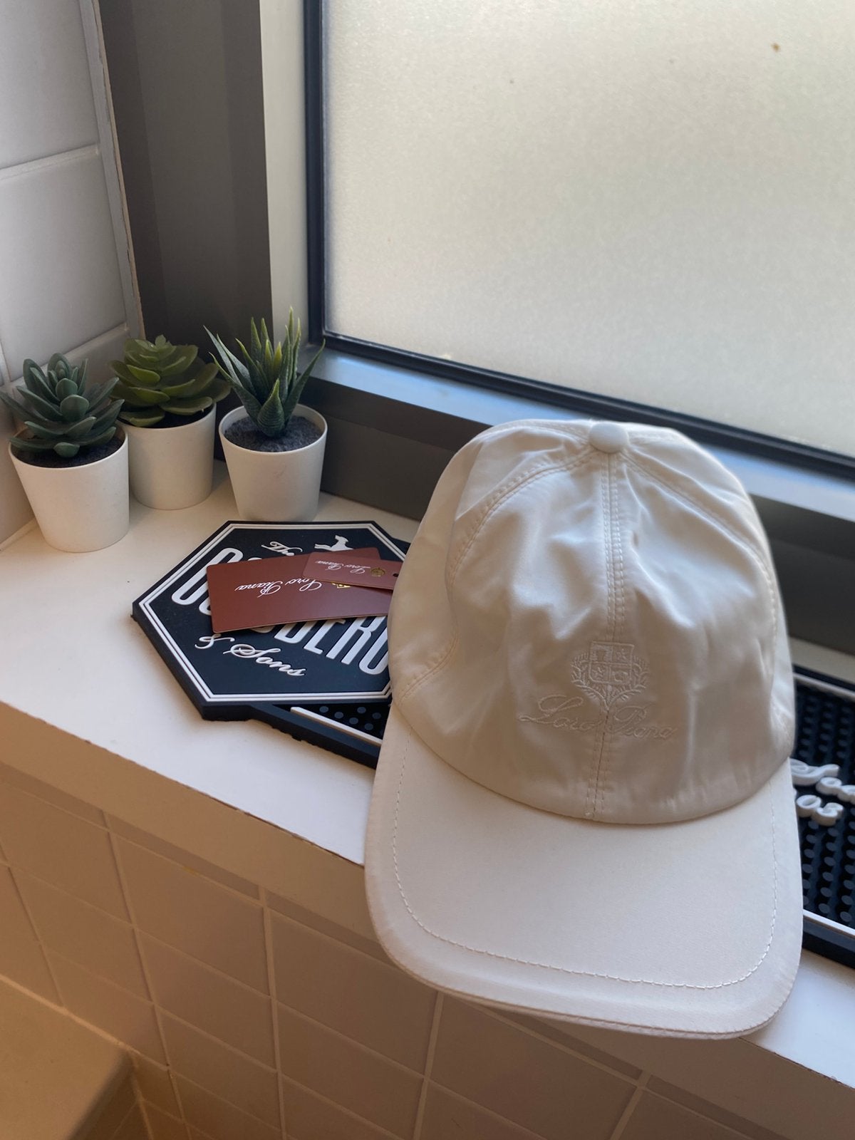 Loro Piana Ivory Beige Cap – Premium Style, Kleding | Heren, Ophalen, Nieuw, One size fits all, Pet
