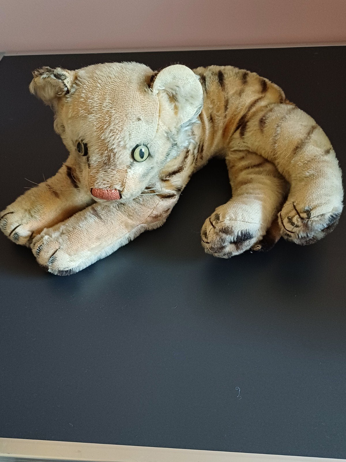 Antieke tijger van Steiff
Geen knopje of vaantje meer
Afmeti, Ophalen of Verzenden