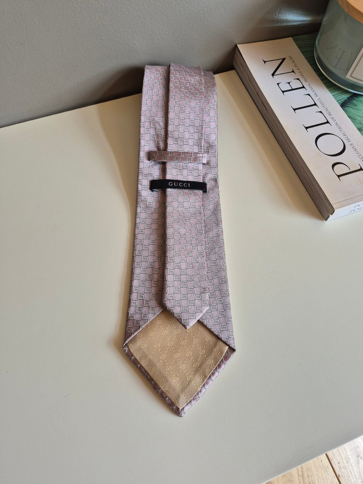 Cravate Gucci en soie Jacquard rose GG, Vêtements | Hommes, Cravates, Enlèvement ou Envoi, Rose