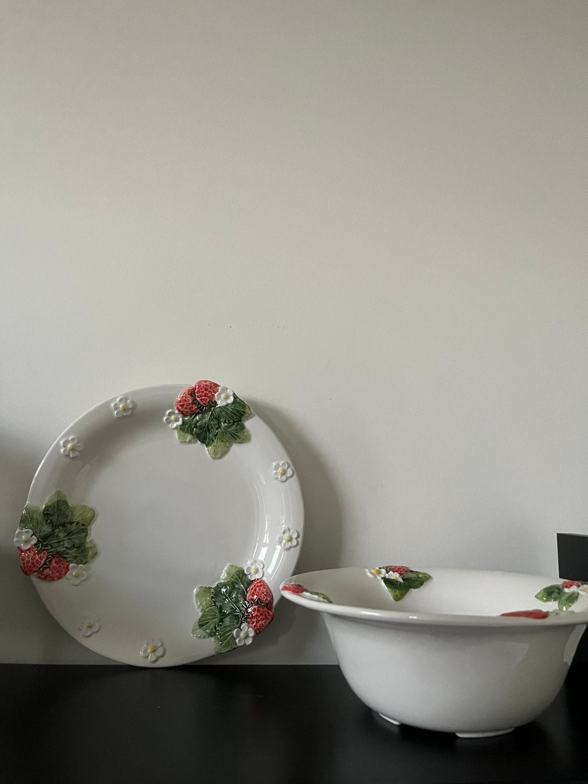 Porcelaine italienne - ensemble bol à fraises + assiette, Antiquités & Art, Enlèvement ou Envoi