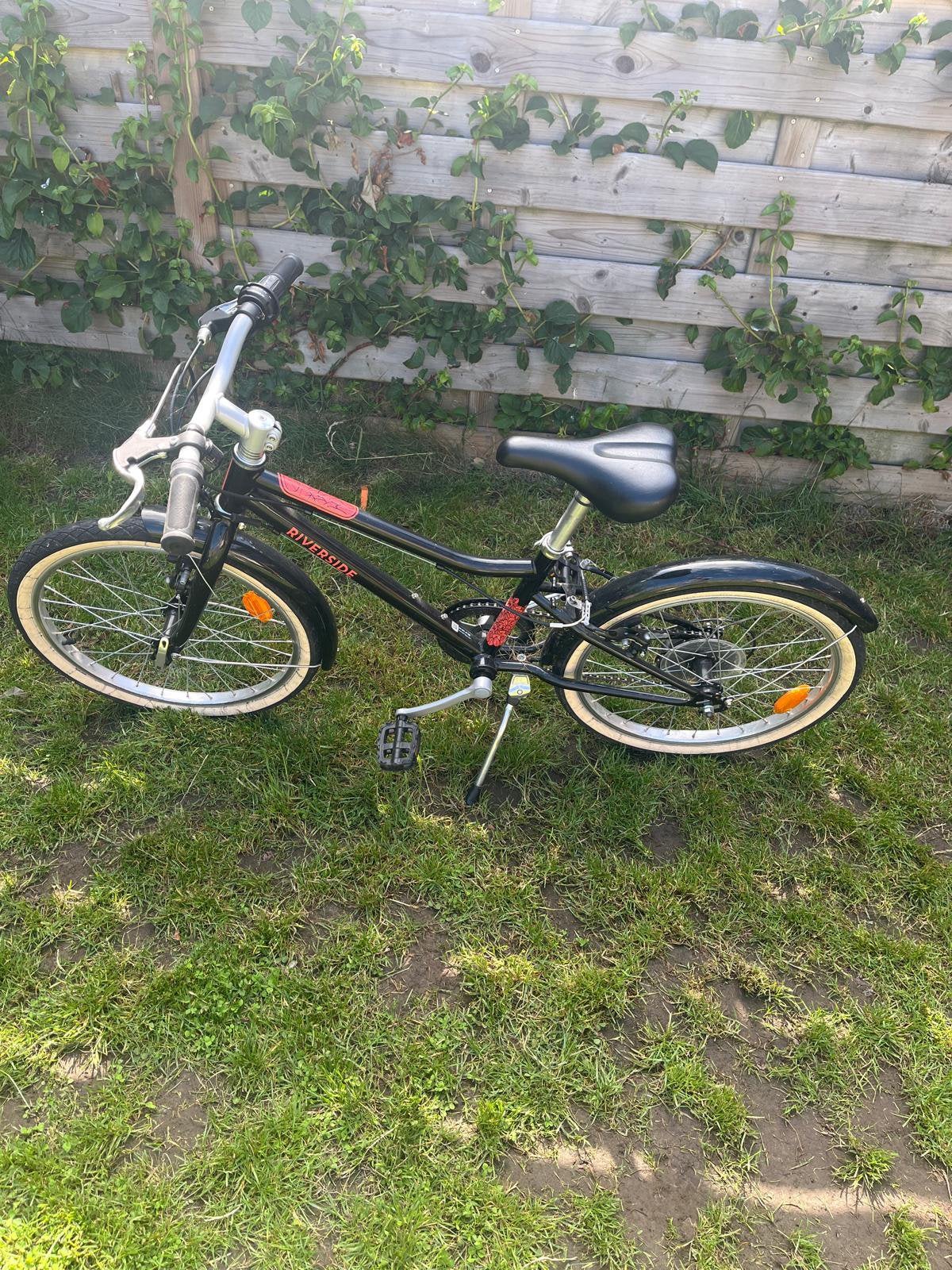 Riverside kinderfiets – zwart met crèmekleurige banden, Fietsen en Brommers, Ophalen, Zo goed als nieuw