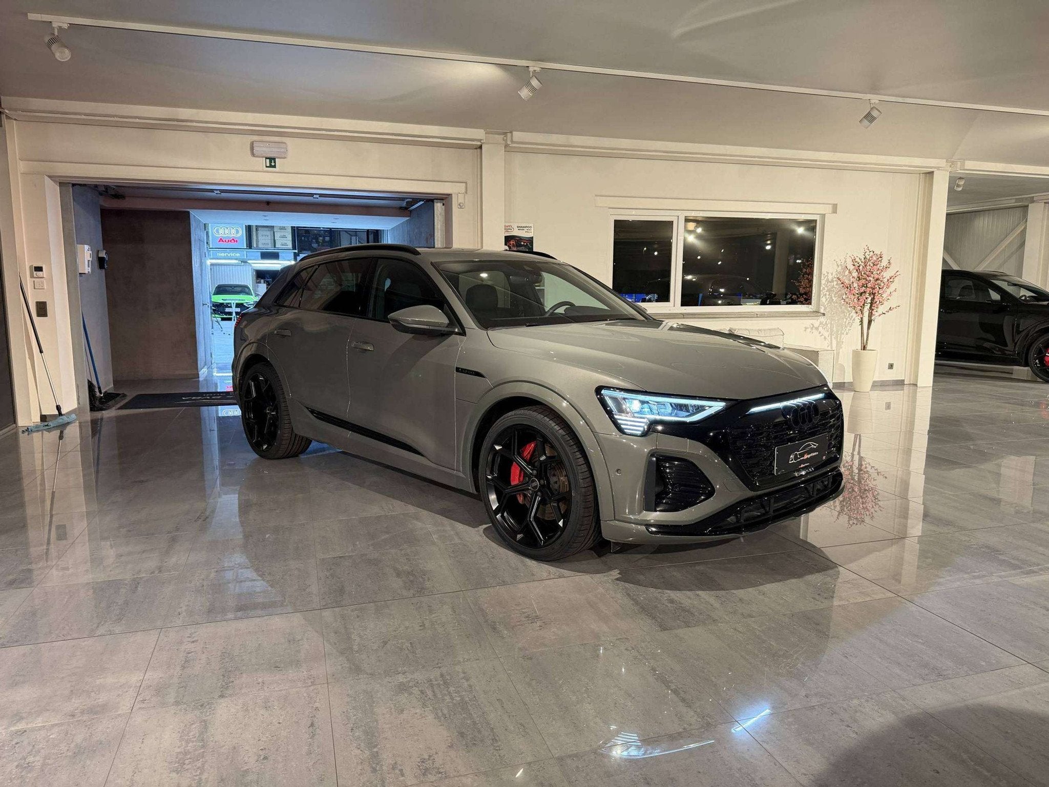 Audi Q8 e-tron SOLD BIJ GARAGE VRIENS YVES BV! (bj 2024), Automaat, Gebruikt, 408 pk, Q8 e-tron