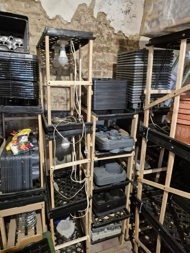 A vendre énorme lot d'étagères, pots, luminaires, Comme neuf, 30 à 60 cm, Enlèvement, Intérieur