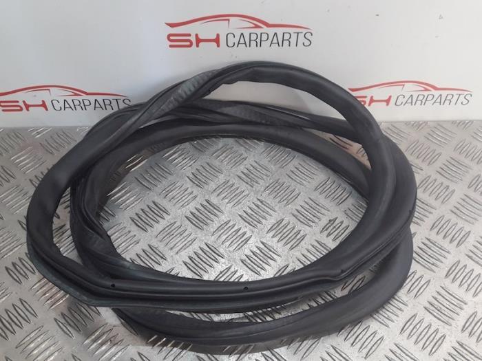 Portierrubber 4Deurs links-achter van een Audi A4, Gebruikt, -, -, -