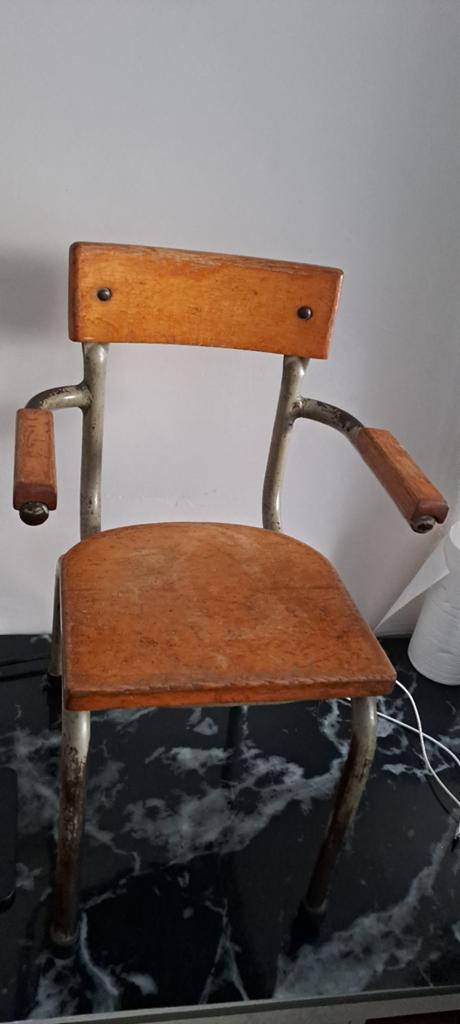 Chaise d'écolier d'époque vintage, Enlèvement