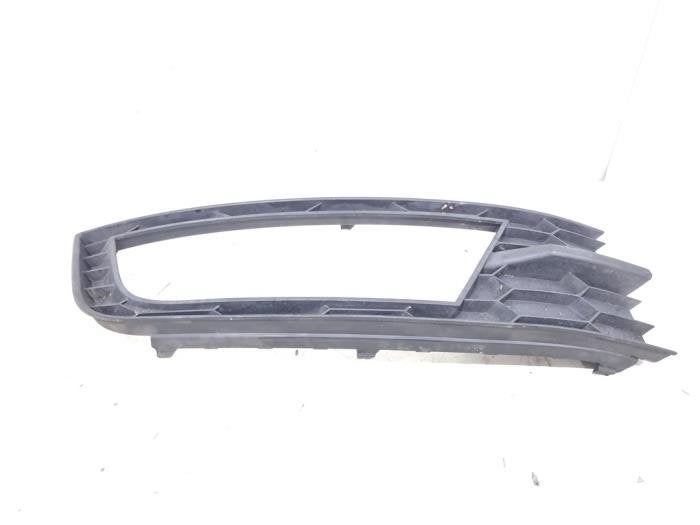 Plaque de protection feu antibrouillard droit d'un Skoda Oct, Autos : Pièces & Accessoires, Éclairage, Skoda, Utilisé, 3 mois de garantie