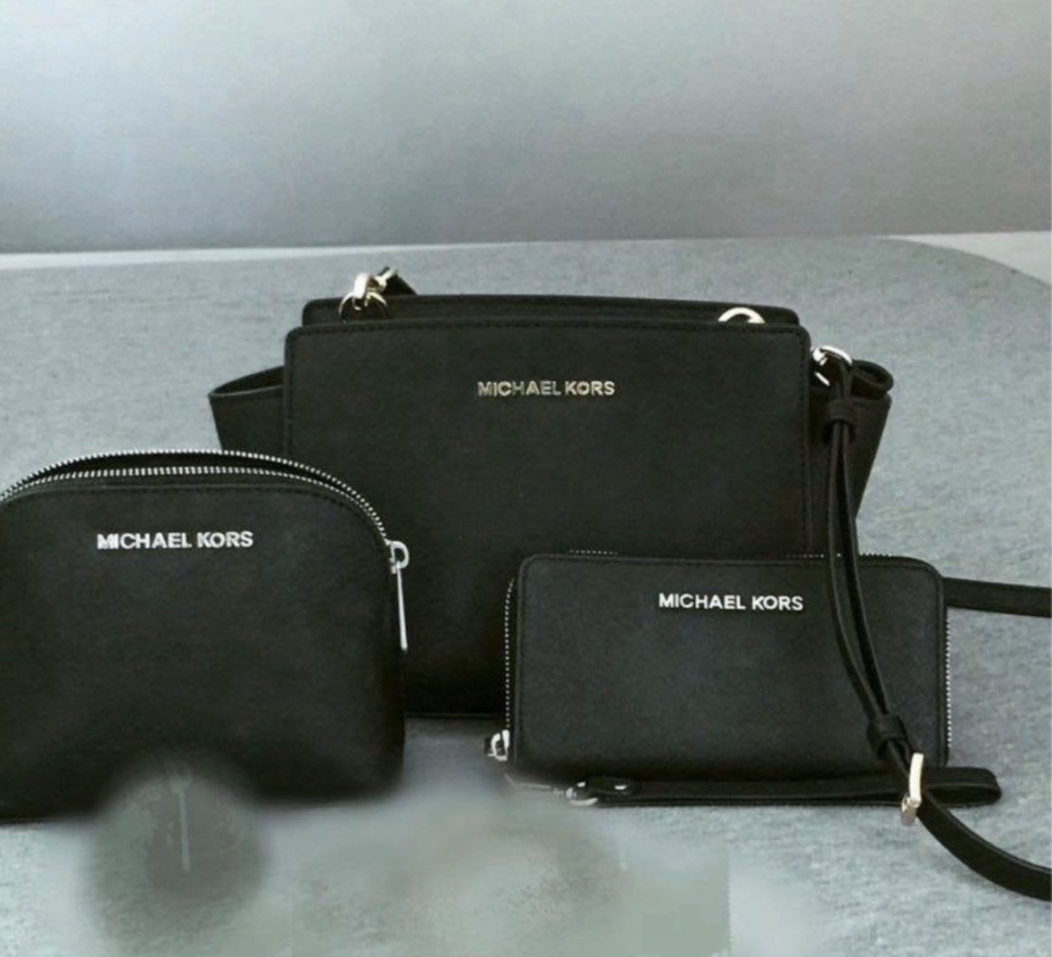 Sac Michael Kors avec portefeuille et trousse de toilette, Envoi
