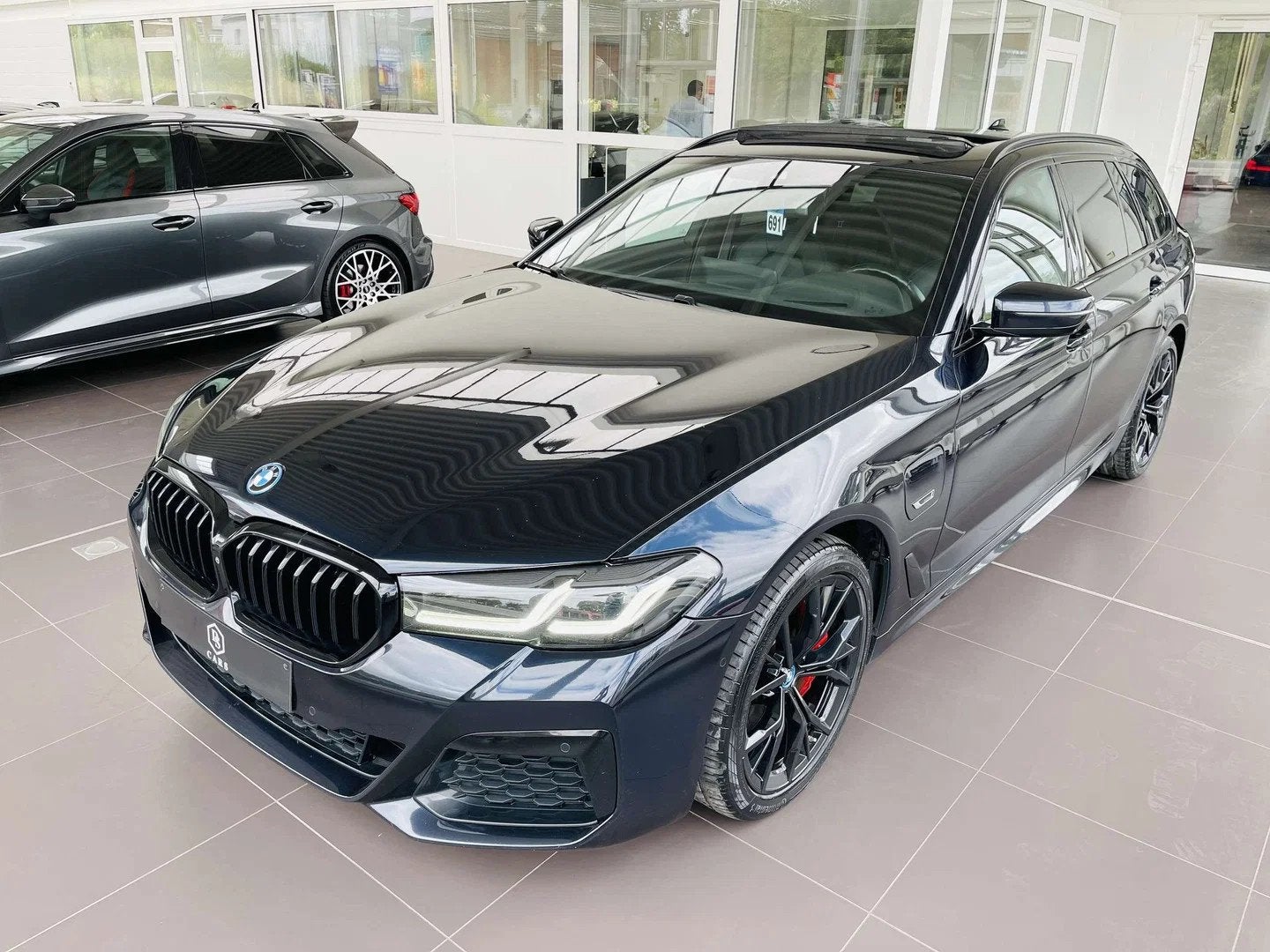 BMW 5 Serie 530 eA * GARANTIE + PACK M + TOIT PANO + LED + F, Auto's, Automaat, Gebruikt, 4 cilinders, Blauw