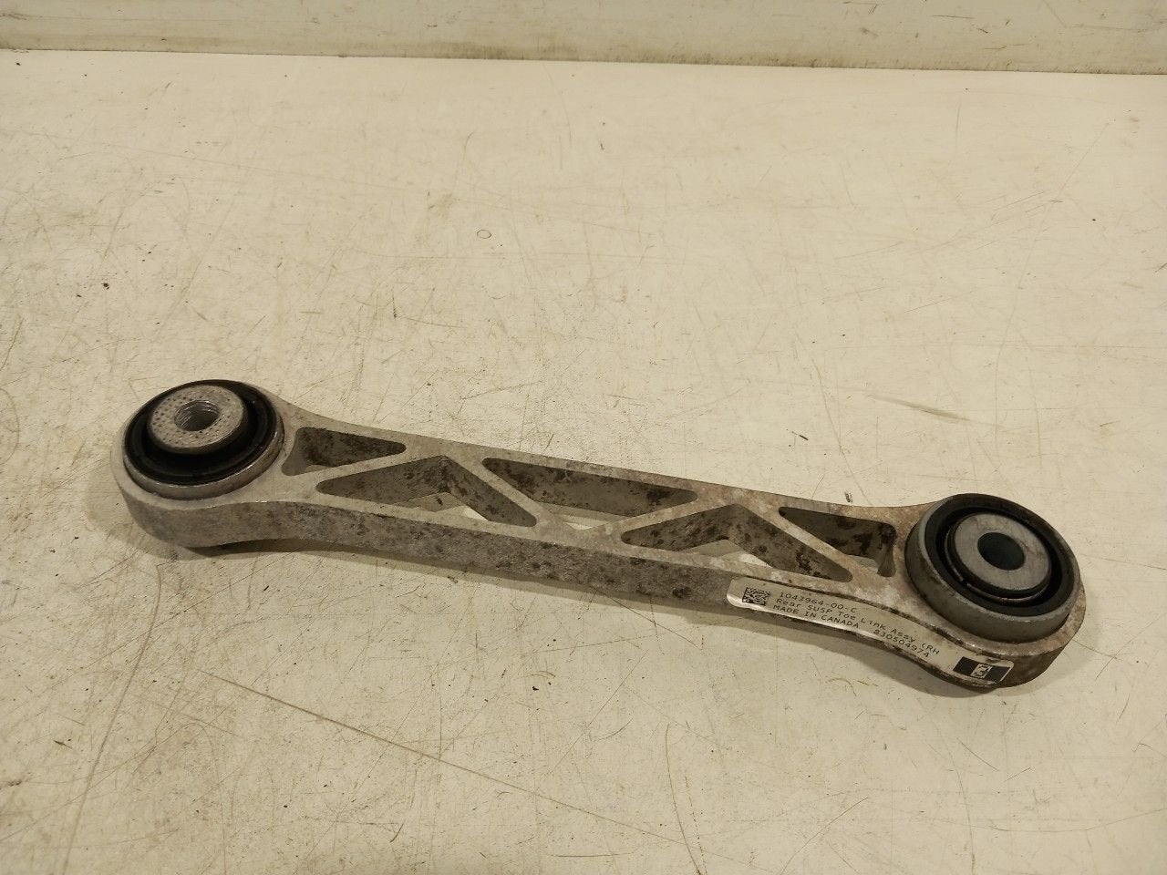 Draagarm links achter Tesla Model S, Onderdelen@venauto.nl, Van der Ven Autorecycling B.V., Gebruikt, Ettenseweg 76, 4706 PB Roosendaal, The Netherlands