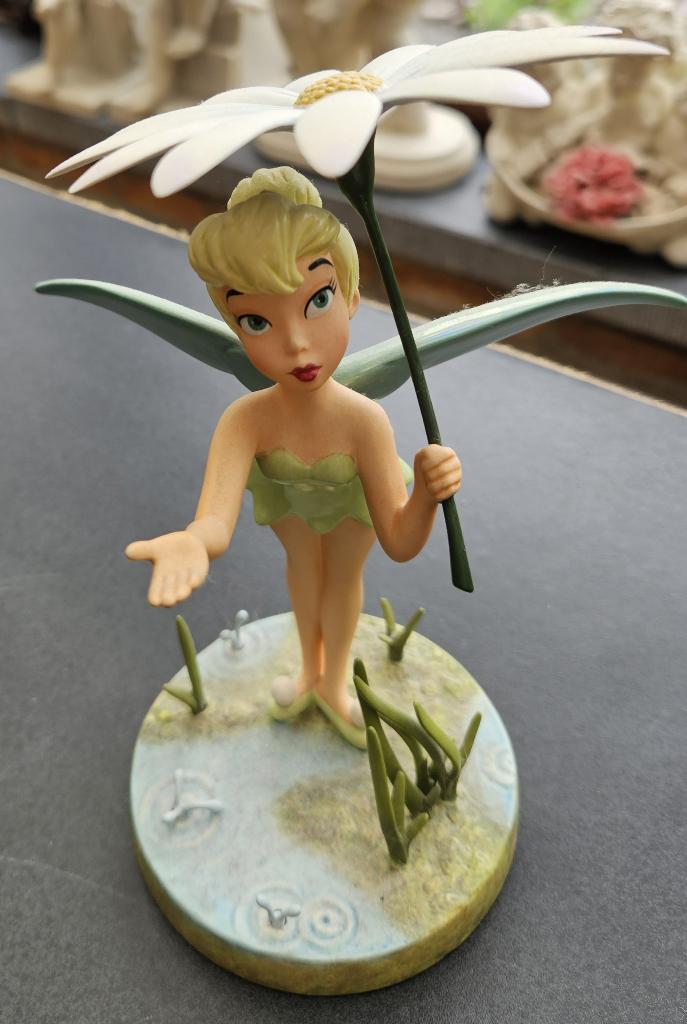 Disney beeldje Tinkerbel A Splash Of Spring, Verzamelen, Disney, Ophalen of Verzenden, Overige figuren, Zo goed als nieuw, Beeldje of Figuurtje