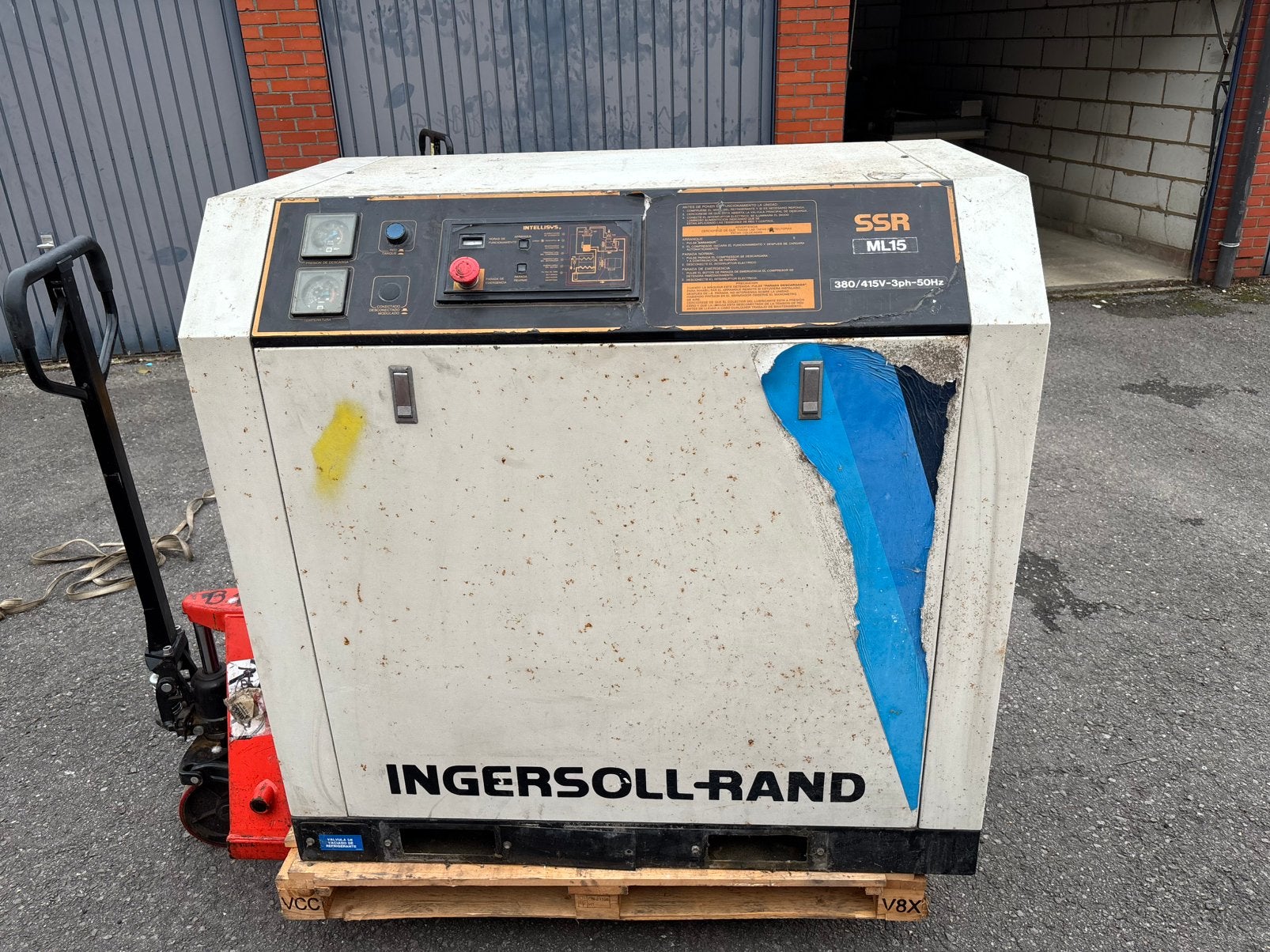 Ingersoll Rand SSR ML15 18.5 kW – 7.5 Bar – 2011 – Untested, Ophalen