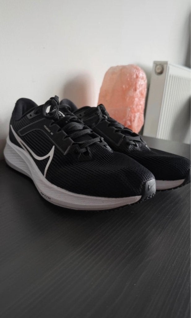 Nike Pegasus 40 (maat 43), Sport en Fitness, Loopsport en Atletiek, Ophalen, Zo goed als nieuw, Hardlopen, Hardloopschoenen