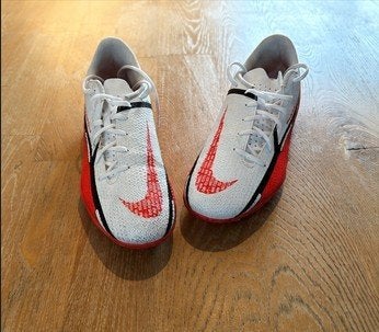 Nike Phantom GT2 Academy FG/MG T39, Sport en Fitness, Voetbal, Ophalen, Zo goed als nieuw, Schoenen