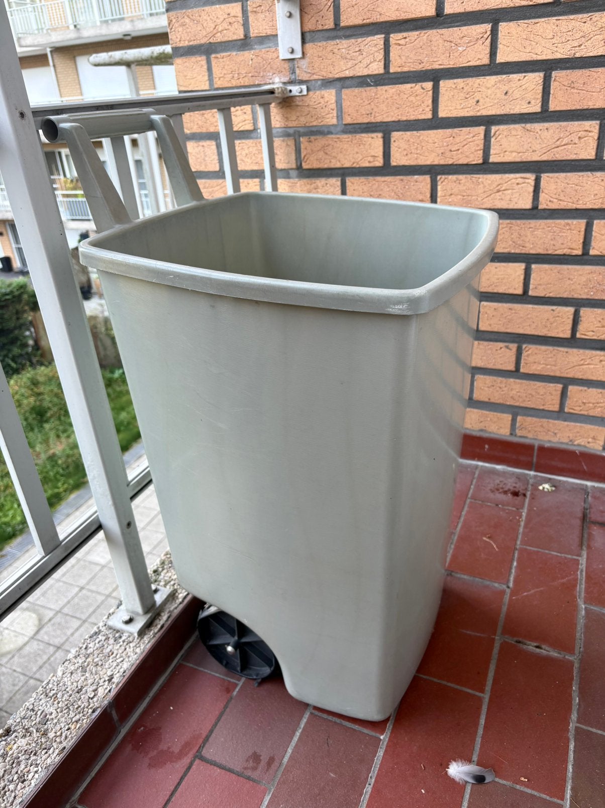 Poubelle extérieure, 40 litres ou plus, Enlèvement, Synthétique, 75 – 100