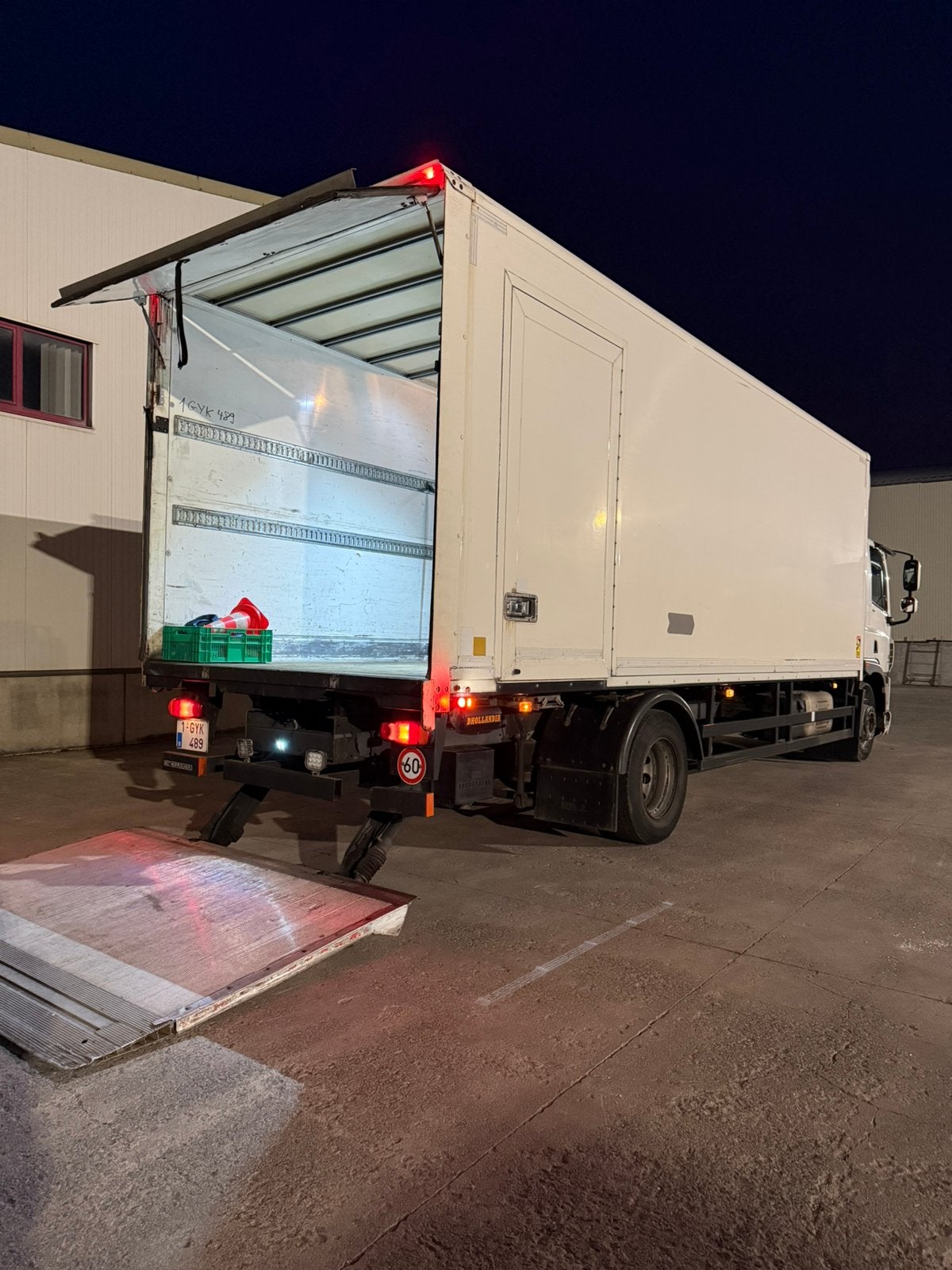 Vrachtvervoer met een verplaatsing van 50 m³, pallet van 18€, Vanaf 10 jaar