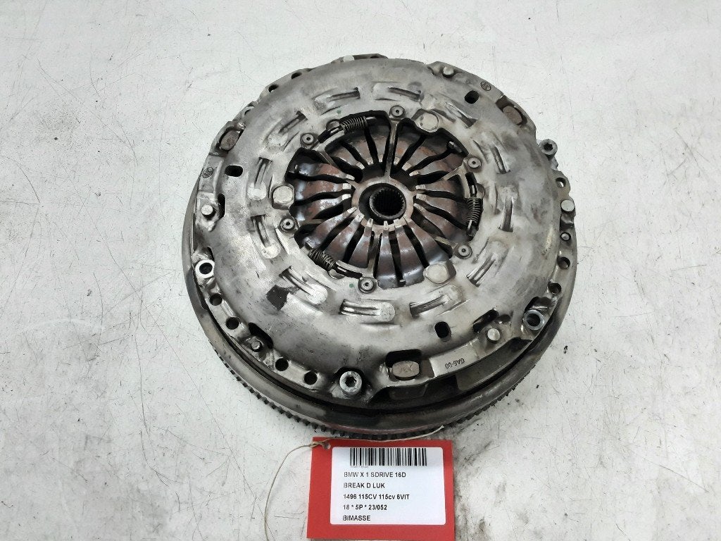 VLIEGWIEL DUBBELE MASSA BMW X1 (F48) (01-2014/06-2022), Gebruikt, Mevr. I. Hauben, BMW, Rue de l'Espoir 34 34
4030  GRIVEGNÉE, BE