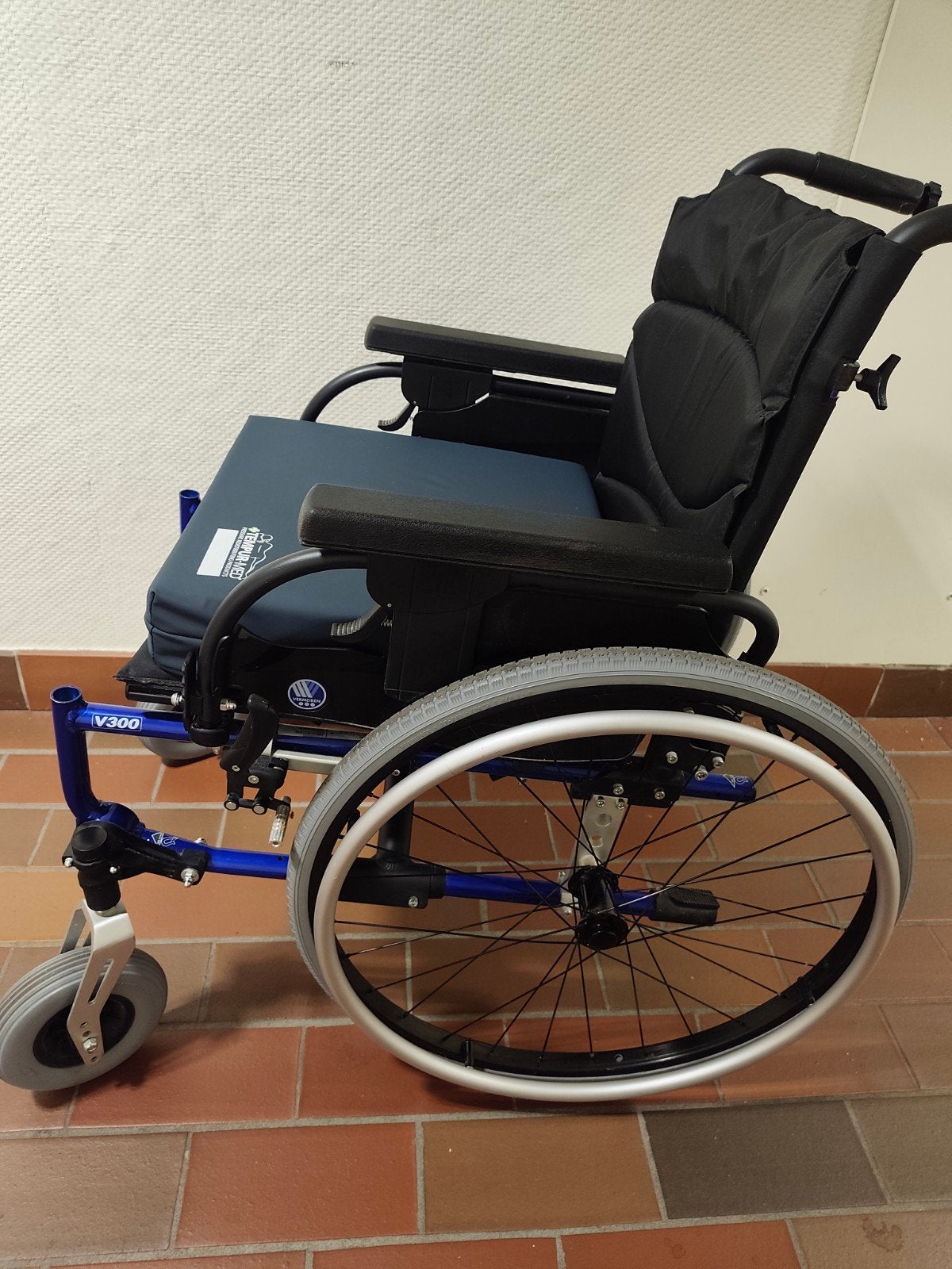 Vermeiren V300 rolstoel, Ophalen, Inklapbaar, Zo goed als nieuw, Duwrolstoel