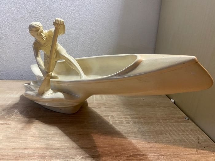 Beeld kanovaarder Jihokera Bechyne, Antiek en Kunst, Kunst | Beelden en Houtsnijwerken, Ophalen of Verzenden, Beeld, Wit