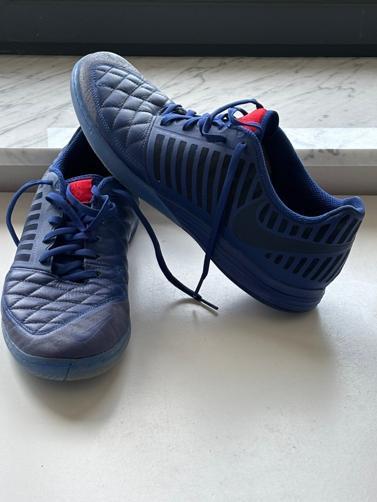 Zaalvoetbalschoenen nike maat 44, Ophalen, Zo goed als nieuw, Schoenen