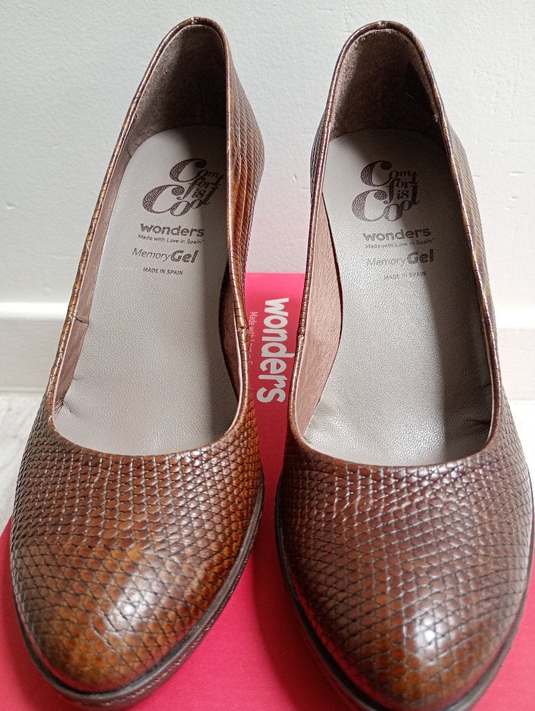 NIEUWE Wonders pumps maat 35, Neuf, Escarpins, Brun, Enlèvement