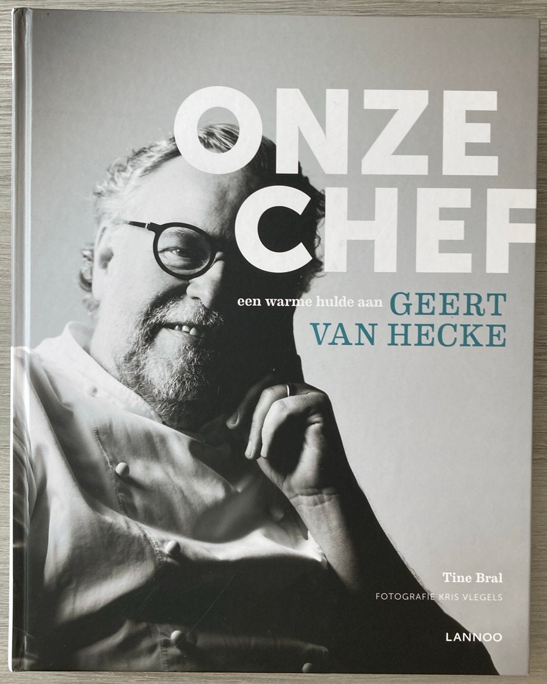 Tine Bral - Onze chef - Geert Van Hecke, Boeken, Kookboeken, Ophalen of Verzenden, Zo goed als nieuw, Tine Bral
