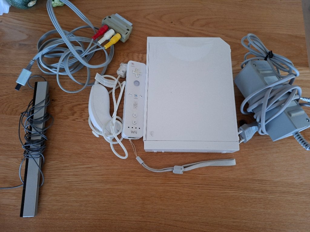 Console Nintendo Wii Blanche + 1 mannette + 5 jeux + balance, Consoles de jeu & Jeux vidéo, Consoles de jeu | Nintendo Wii, Utilisé