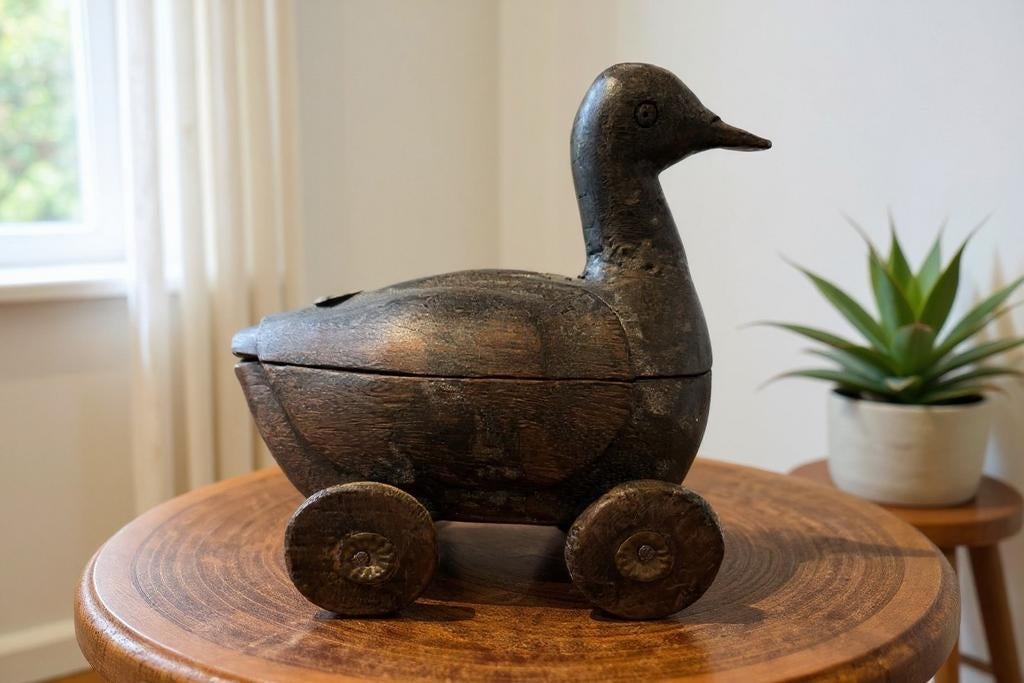 Canard ancien en bois fait main sur roues — unique, Antiquités & Art, Enlèvement