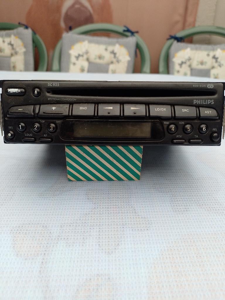 autoradio met CD speler van Philips, Auto diversen, Autoradio's, Ophalen of Verzenden, Zo goed als nieuw