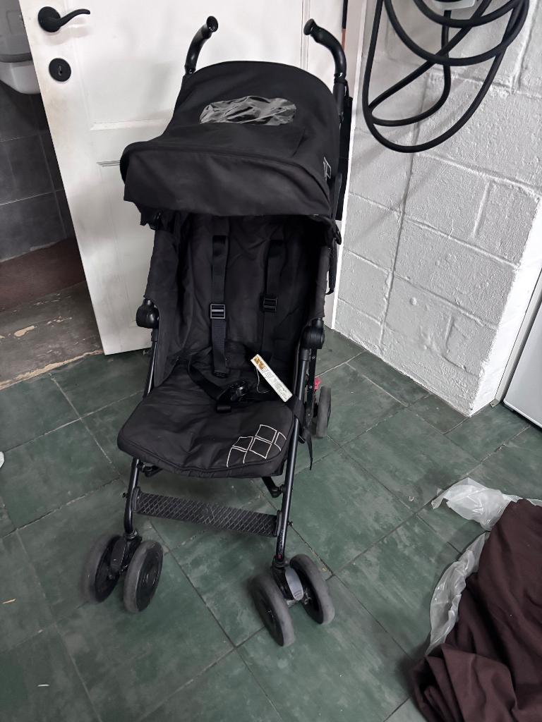 Maclaren plooibuggy zwart, Ophalen, Zo goed als nieuw, Maclaren, Regenhoes