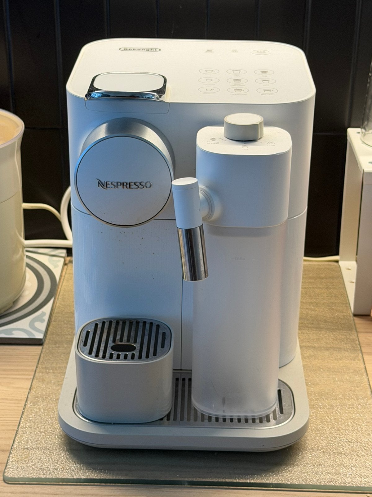 Nespresso Grand Latissima, Enlèvement, Comme neuf