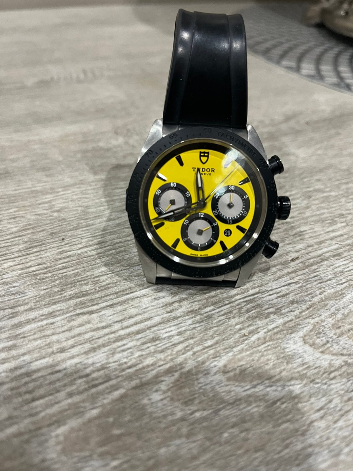 Tudor fast rider, Enlèvement
