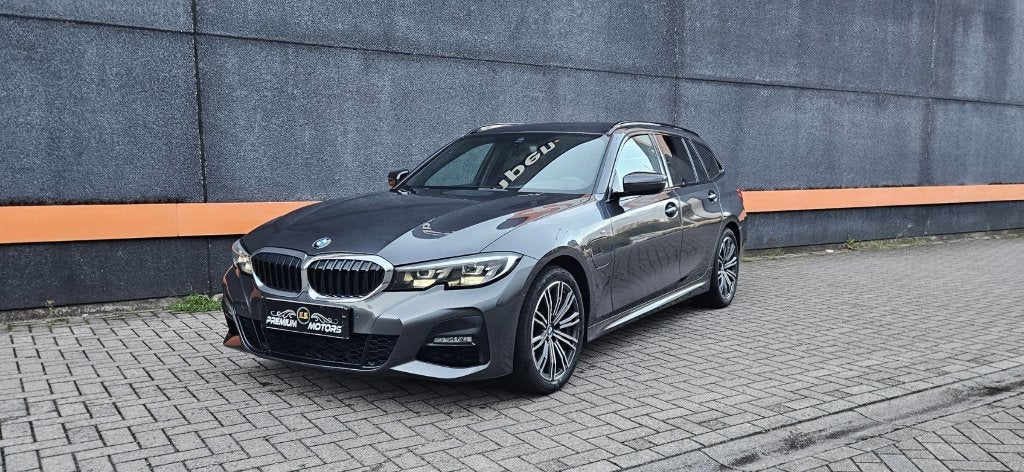 BMW 320 e HYBRIDE M PACK/CAM/LED/NAVI PRO/1 EIG/FULL SERVICE, Auto's, Automaat, Dealer onderhouden, 34 g/km, Bedrijf