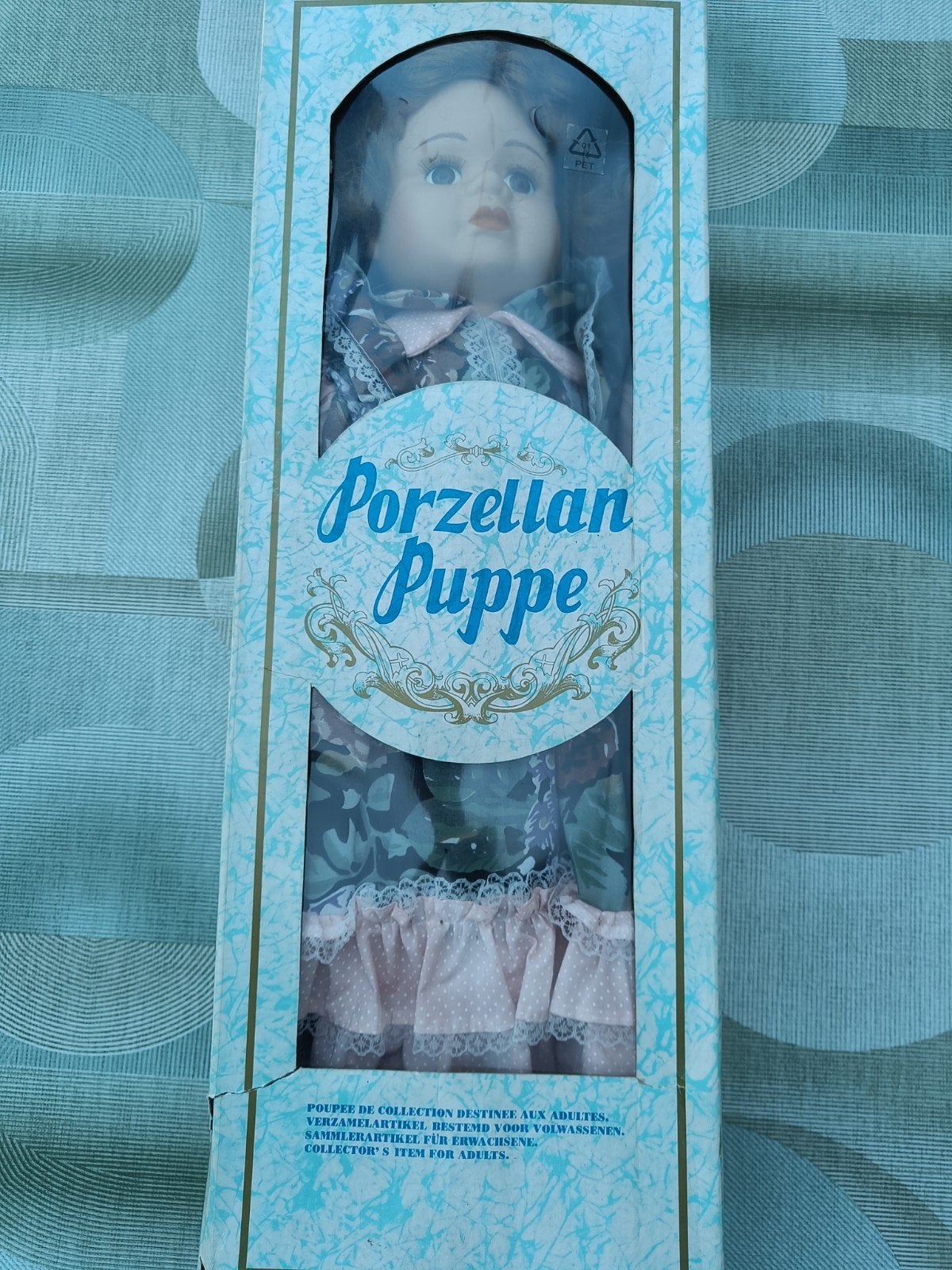 Porseleine pop, Ophalen