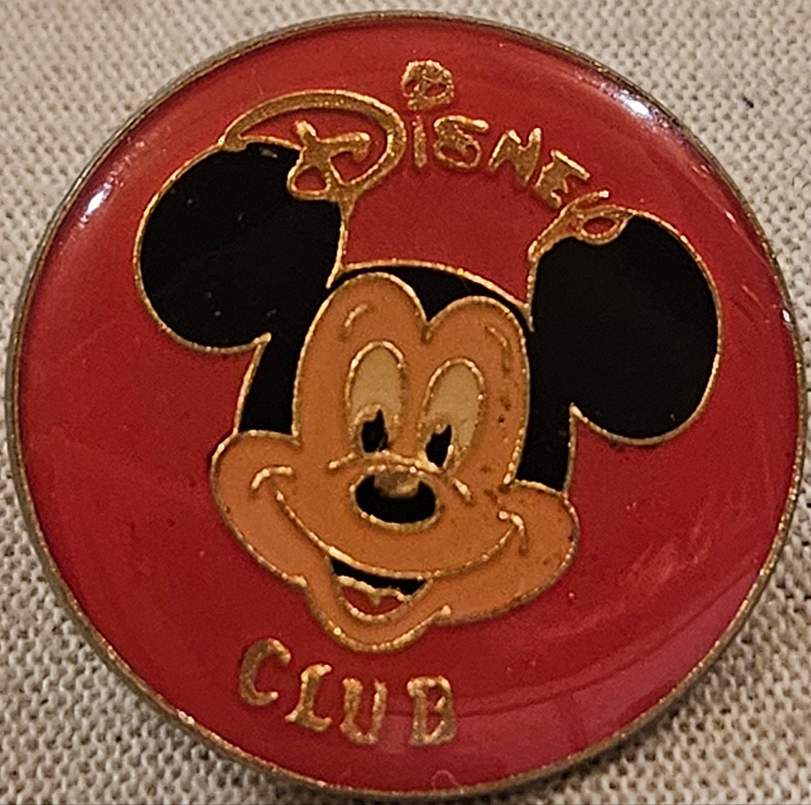 Broche ronde vintage Mickey Mouse Delhaize, Enlèvement ou Envoi