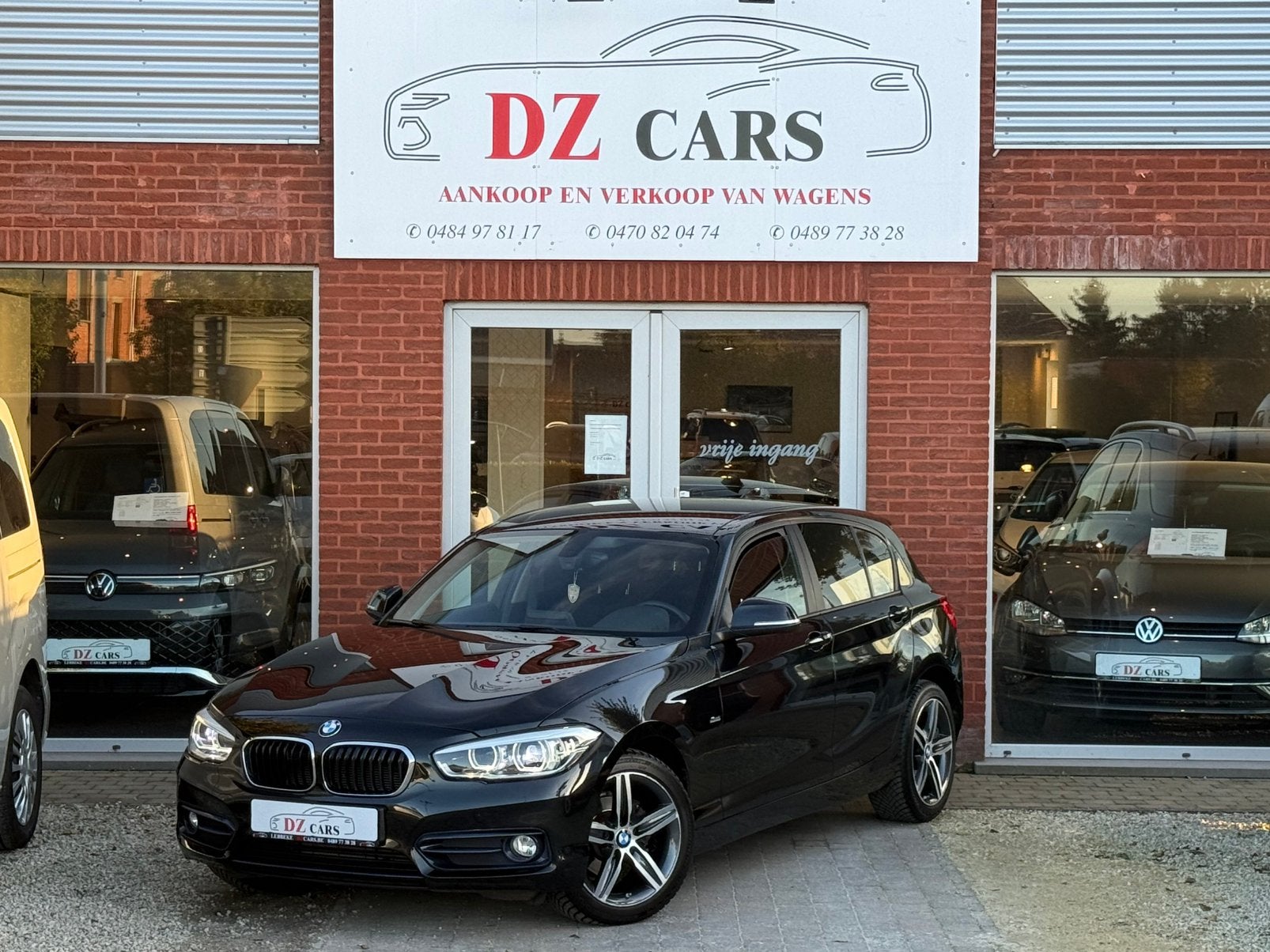 BMW 118i SPORT-LINE 1.5I 136PK |NAVI | CRUISE CONTROL | LED, Auto's, Zwart, Bedrijf, https://public.car-pass.be/vhr/a4ff6e15-6589-4b28-9d31-22f52bdc72dc