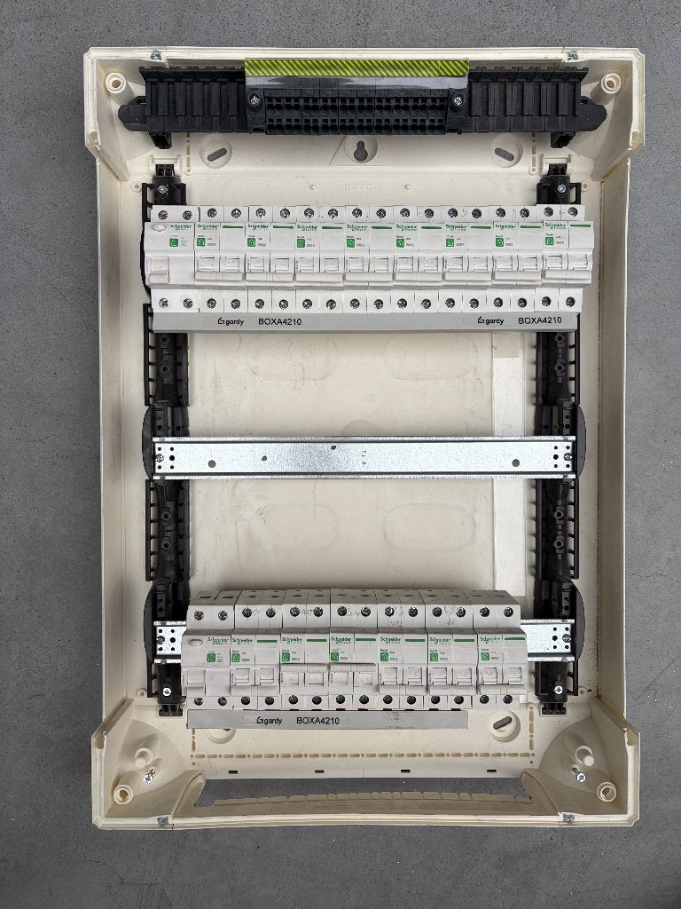 Tableau de distribution avec fusibles et différentiels, Bricolage & Construction, Enlèvement, Utilisé, Schneider Electric, Autres types