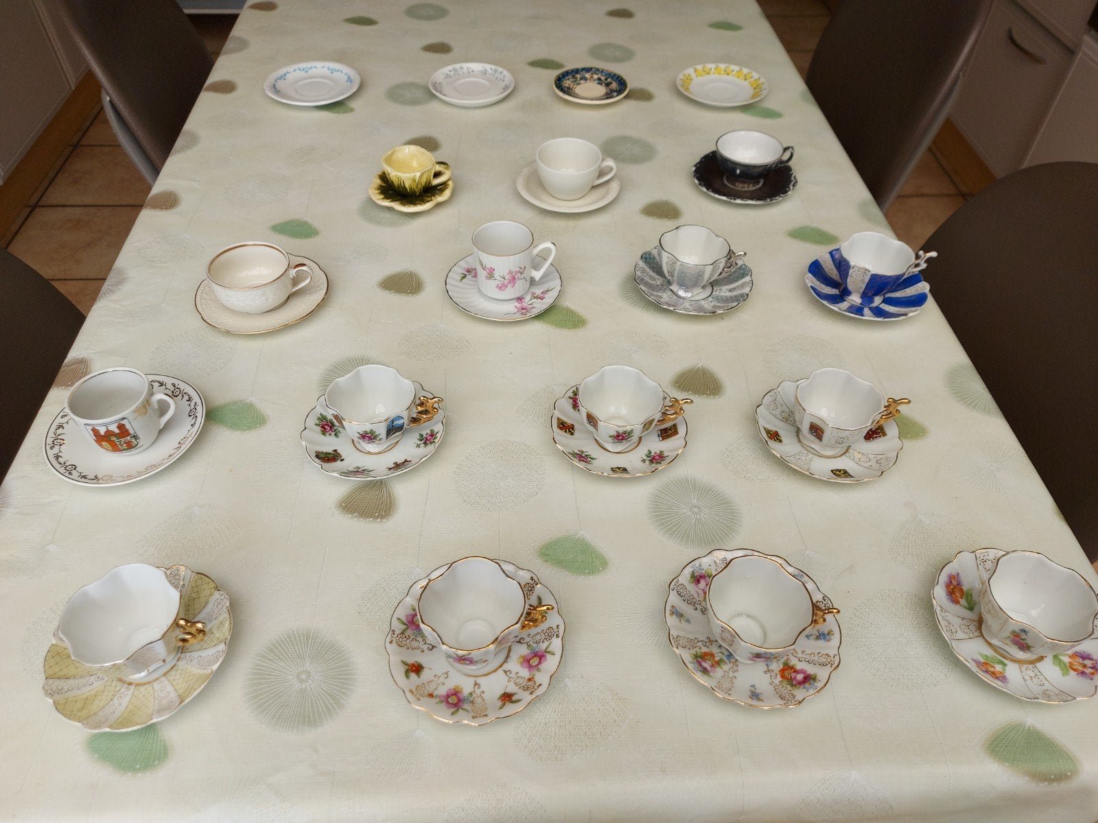 Koffie of thee kopjes, Ophalen