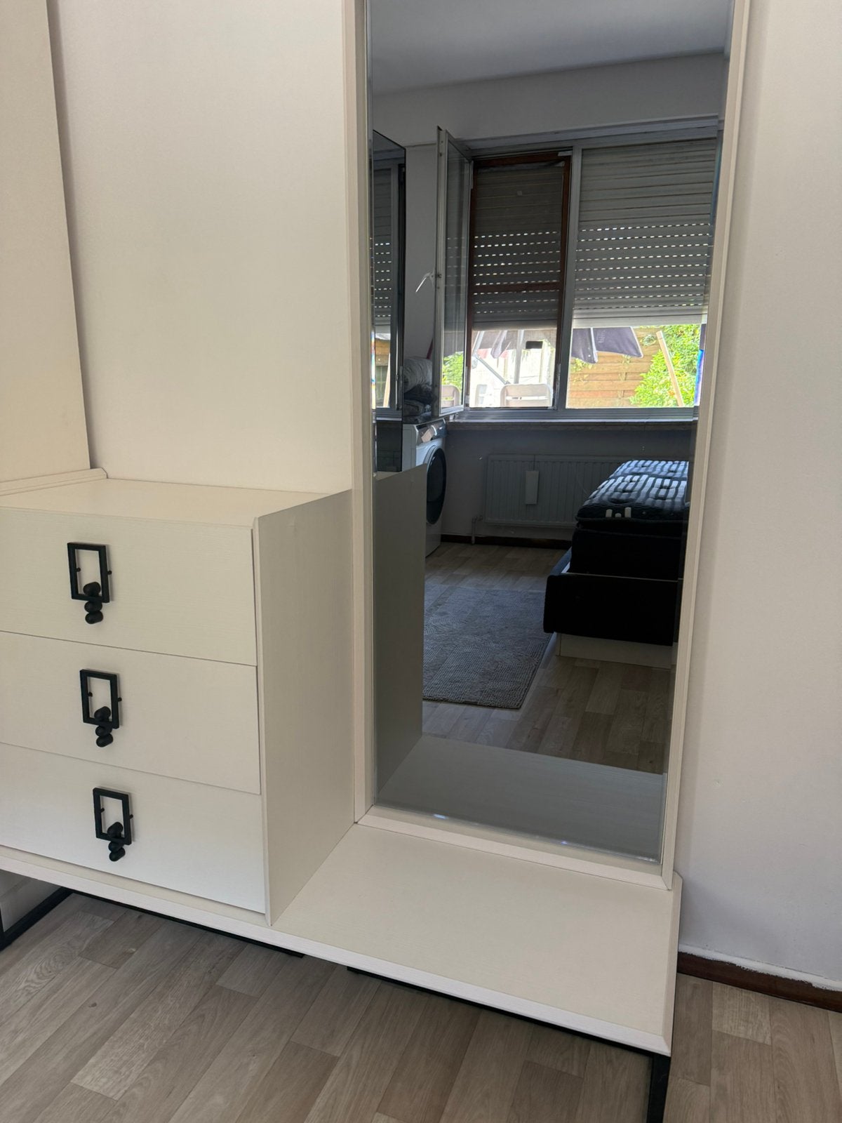 Slaapkamerkast met spiegel en 3 laden – wit – €80, Bricolage & Construction, Fenêtres & Moustiquaires, Moins de 200 cm, Porte intérieure