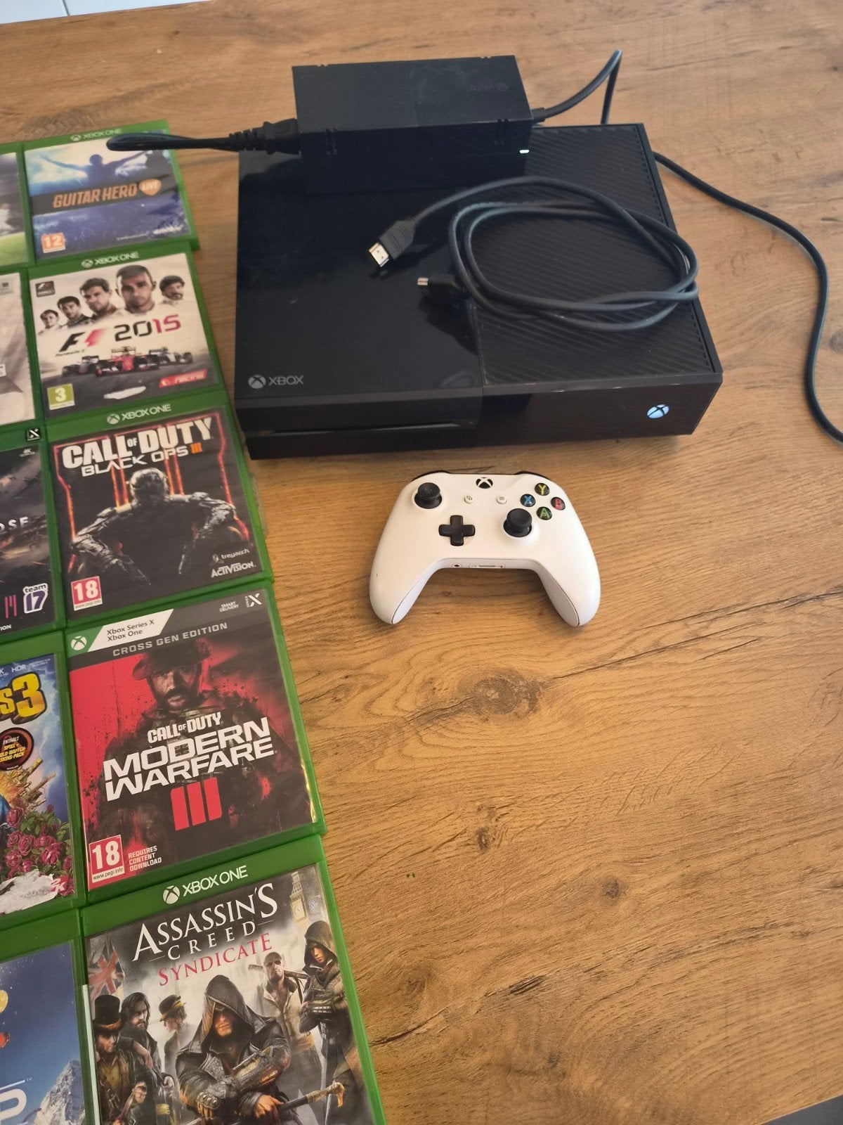 X box one met 15 games, Games en Spelcomputers, Spelcomputers | Xbox One, Ophalen